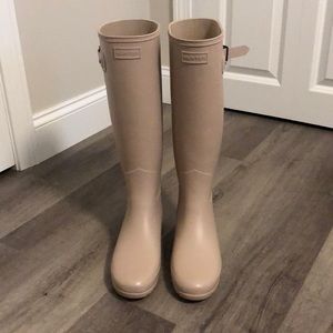 Brand new hunter tall oat grass beige color